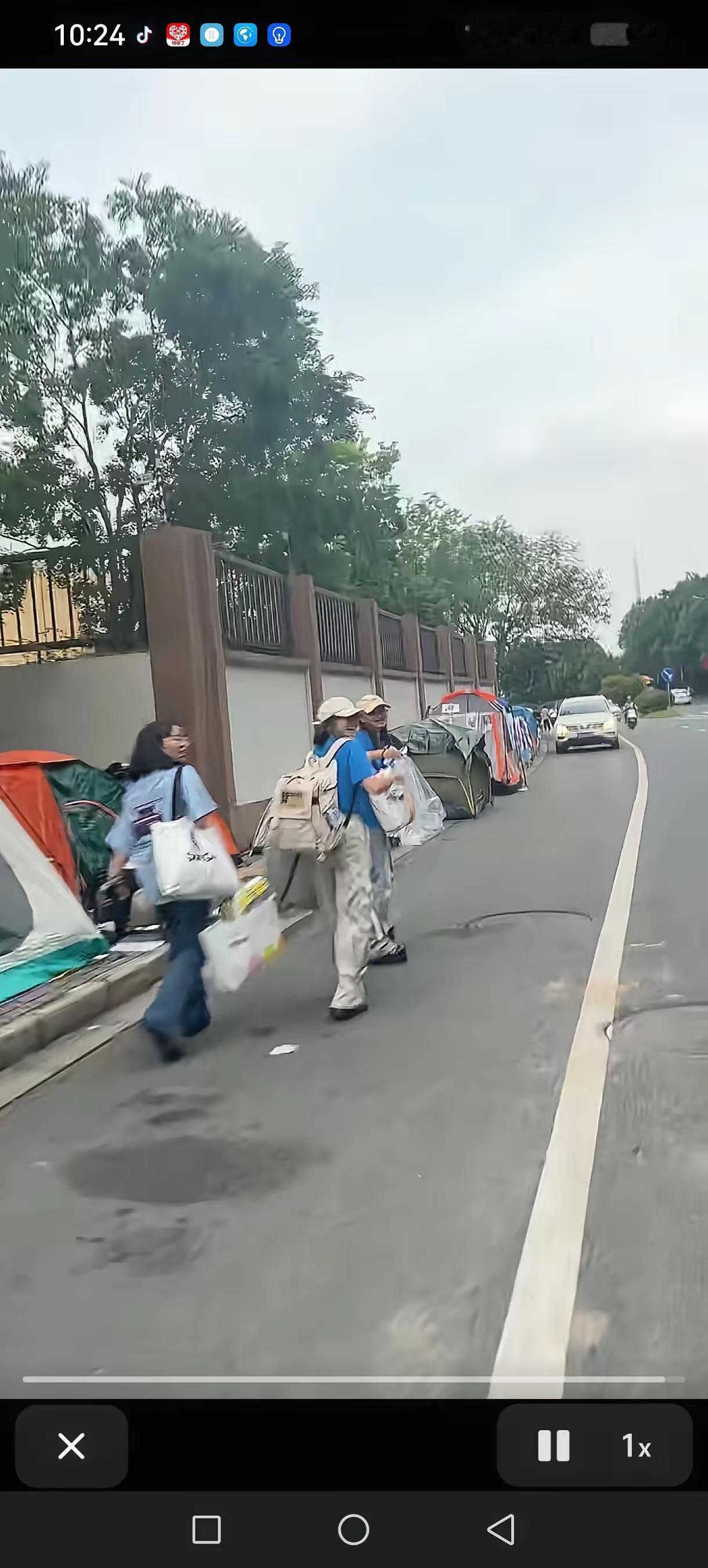 国庆长假就服00后干翻酒店的不一定是酒店同行，而是00后的帐篷，就服00后，改