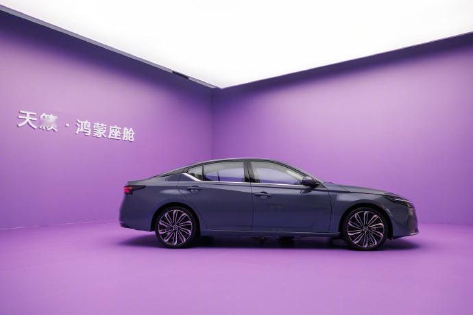 燃油智能第一车提到天籁，很多人第一反应就是两个词：舒服、安静。开过的人都懂，那座