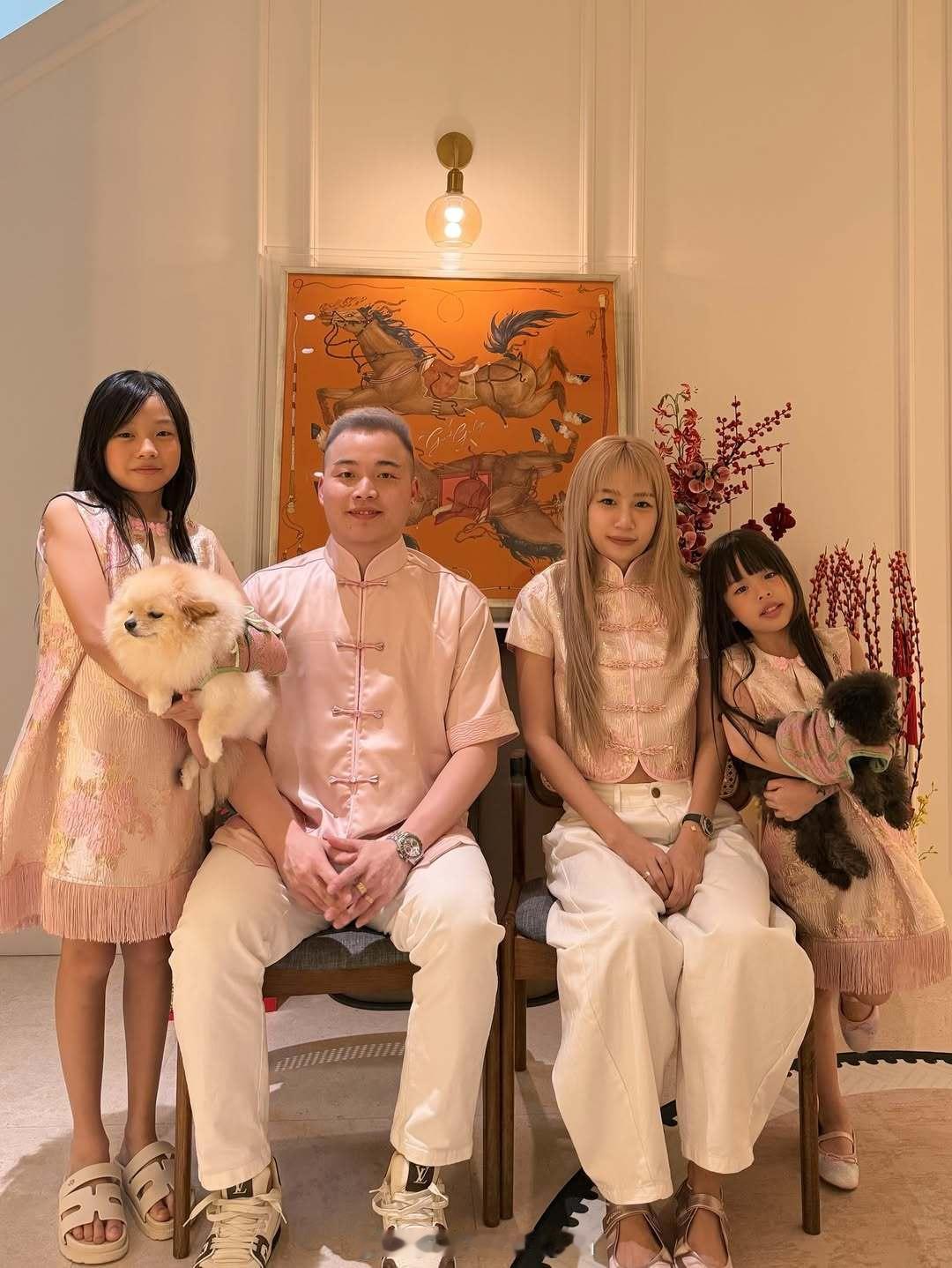 谢定峰ig:一家人㊗️新年快乐！😊新年快乐好好过大年