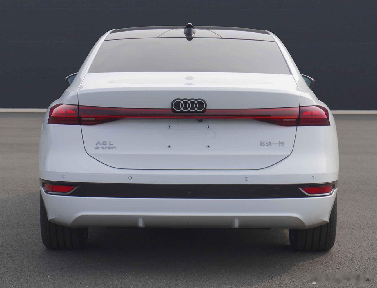 我很少吐槽公示图的但是奥迪的兄弟，你们要不要奥迪A6L换个颜色公示啊，明明黑色挺