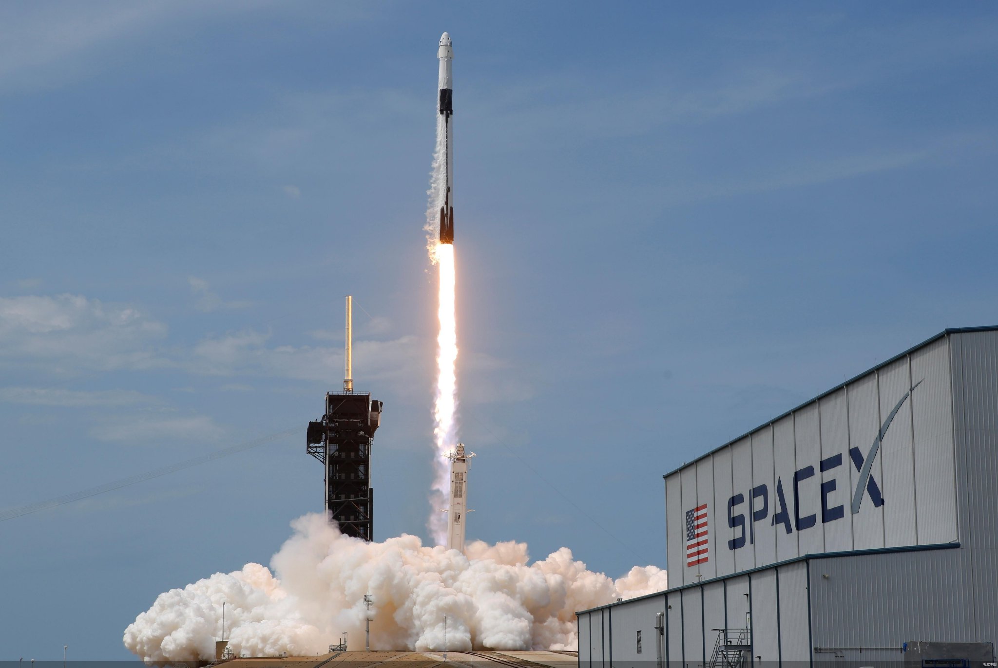 SpaceX首份财报: 营收近翻倍股价却跳水