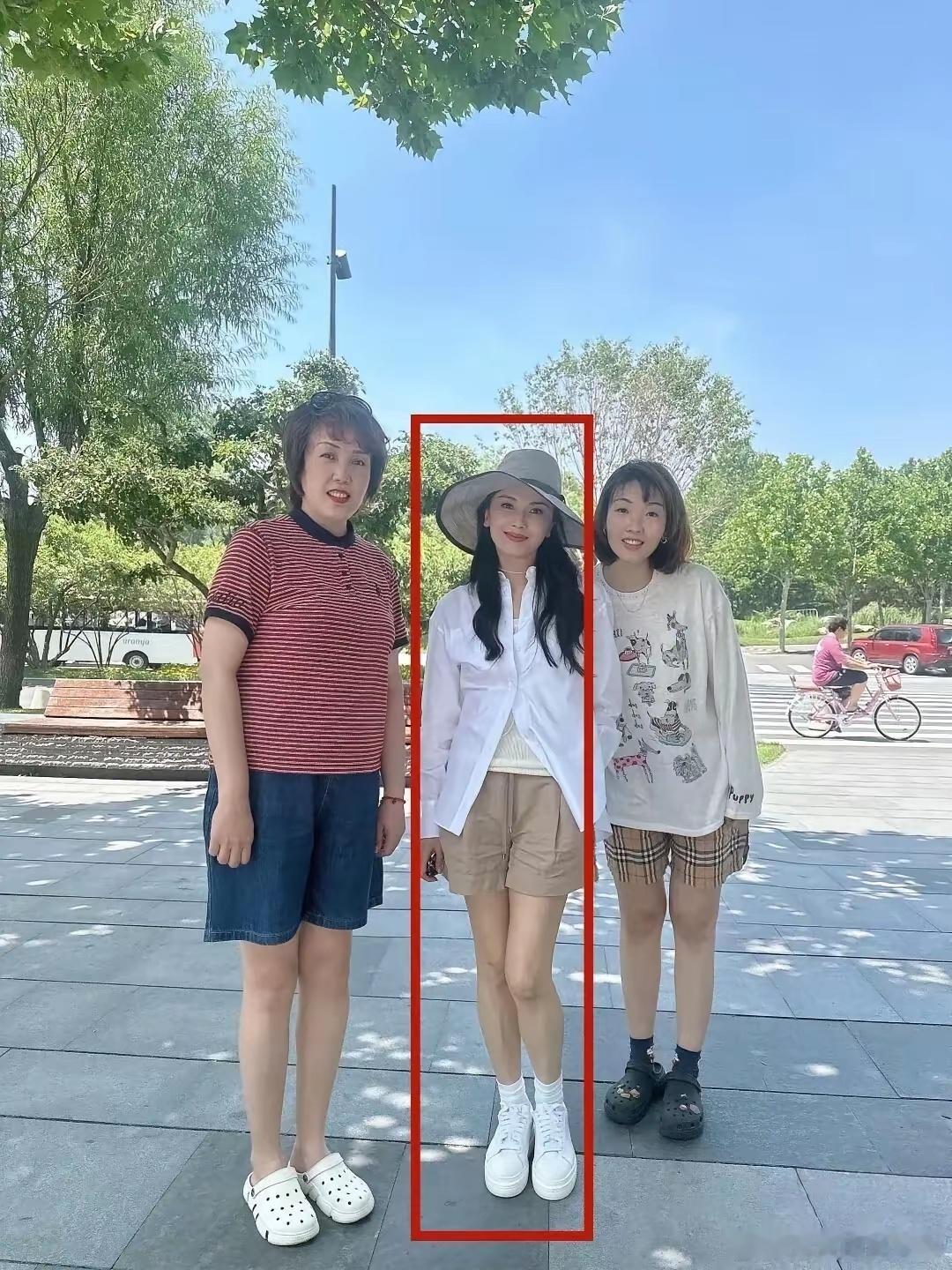 不是。。刘涛现实这么吓人？！！她本人比照片还要美，妆容加上精致的五官还有这看不到