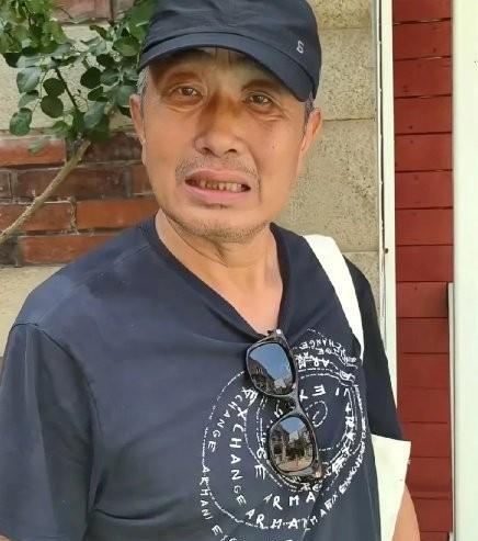 68岁老戏骨杜源去幼儿园面试门卫？我第一反应还以为是看错了——这可是演了一辈子戏