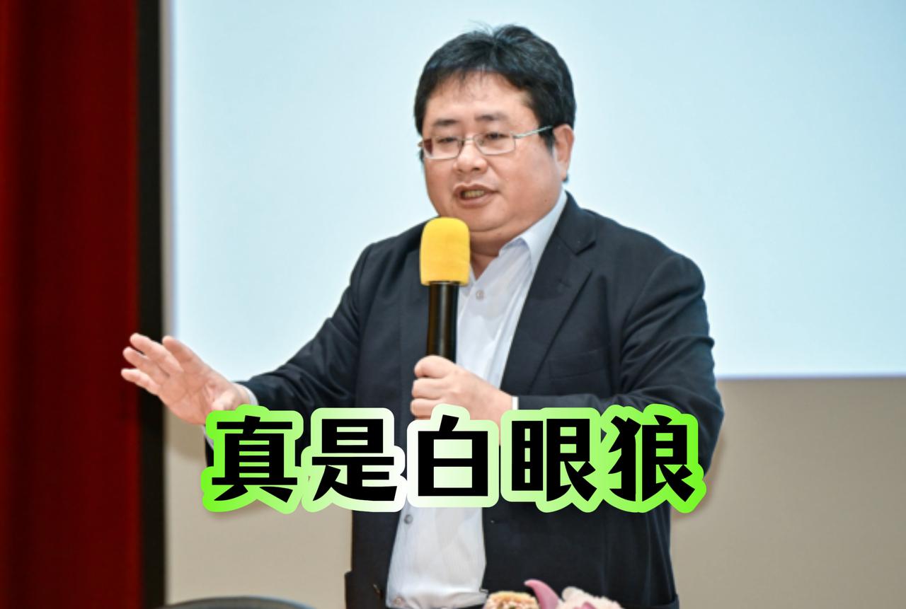 刚刷到一段视频，看完真的无语了矢板明夫在视频中得意洋洋地称：日本室外的自动贩