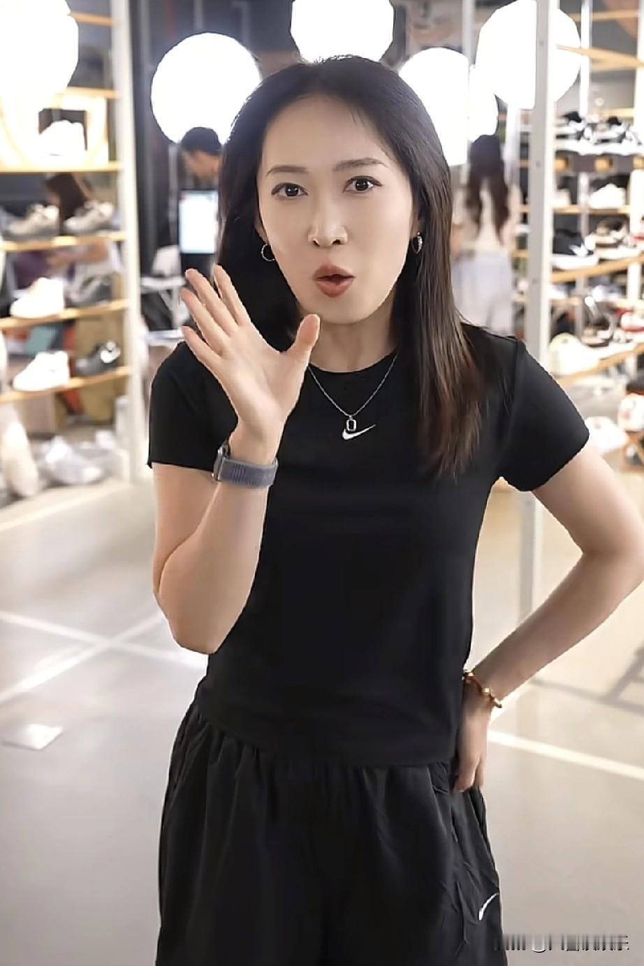 刷到yoyo发的视频我都懵了，东方甄选这波吃相真的太难看了，做这样的事还大张