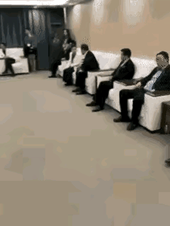 知道为什么许多人削尖脑袋也要往上爬了吧，成功人士的世界你永远不懂，那感觉，比飙尿