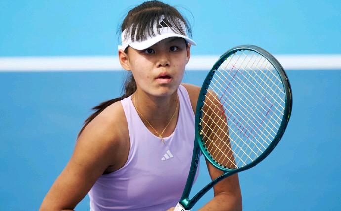 中国金花喜讯传来：单双打全部夺冠。1、埃及W15女单决赛，孙心然6-1/2-6