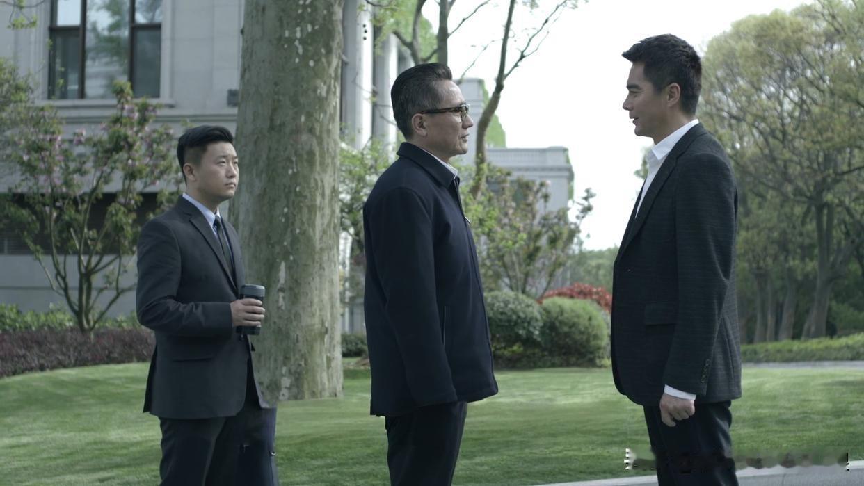 人民的名义中，高育良和学生祁同伟撕破脸后，高育良不敢坐祁同伟的车，不敢去他安排的