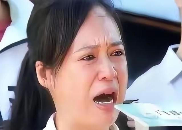 “中国越制裁我，我越反华”！纽约唐人街的家中餐馆后厨，一个女人“哐”地把洗好的碗