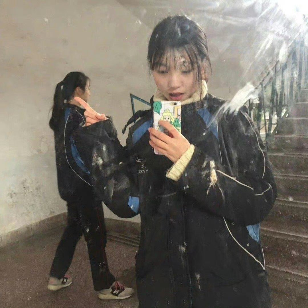 易梦玲初高中旧照，读书时期就很美，现在看起来像两个人