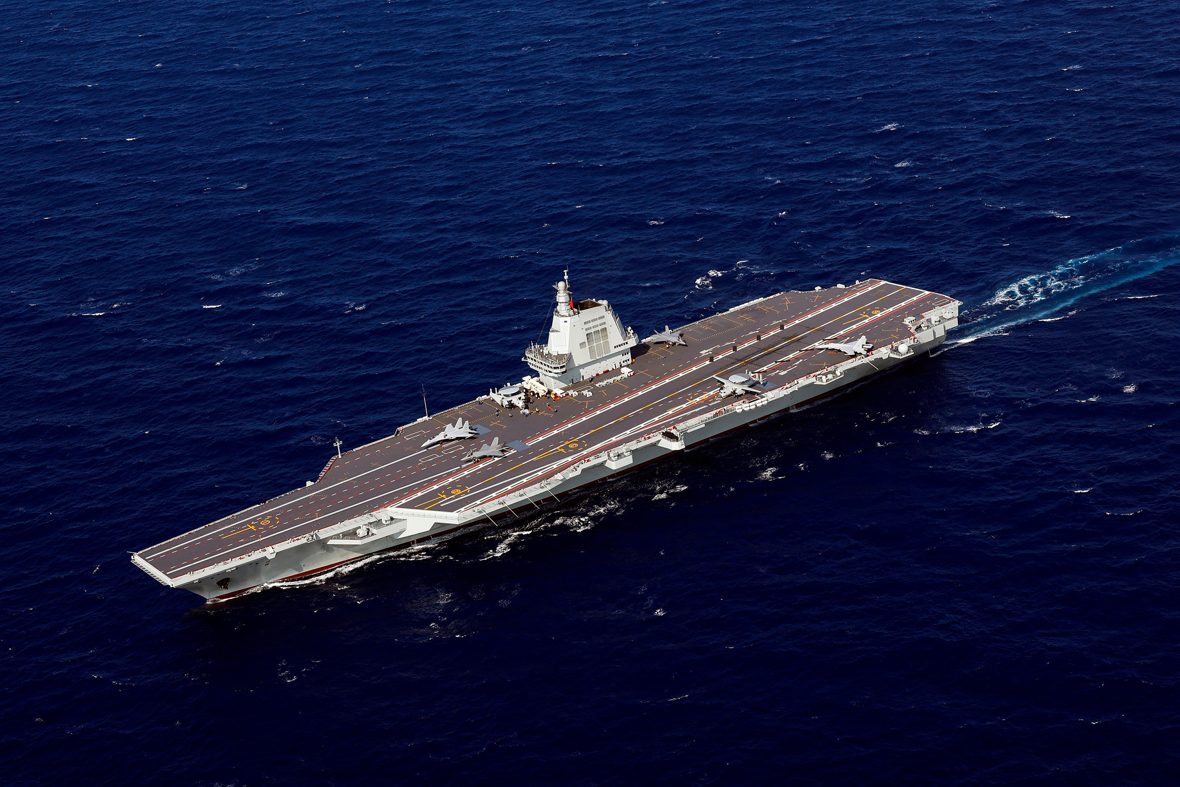 “人民海军”公众号发的几张福建舰无水印新图