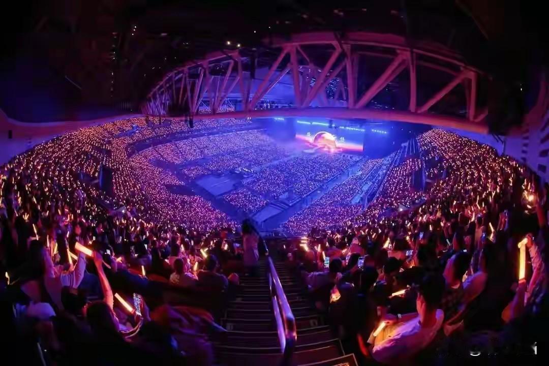 官方回应，去看演唱会，女孩一家低保暂未取消。可我想说，如果去香港看一场演唱会，就