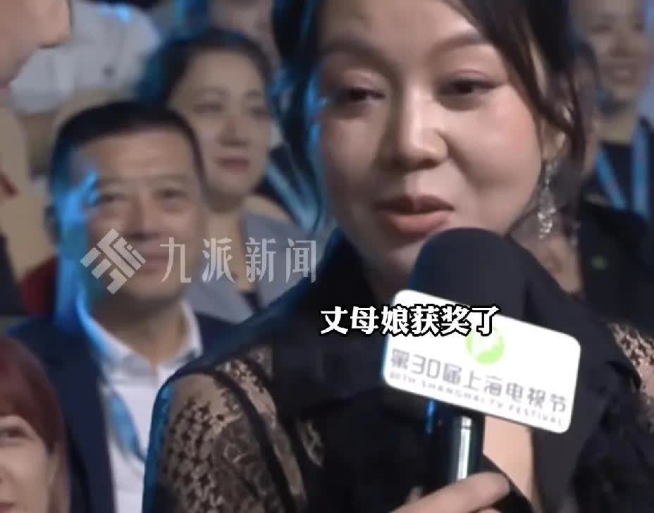 闫妮的情商真的太高了！30届白玉兰颁奖典礼，闫妮获得提名最佳女主角。白玉