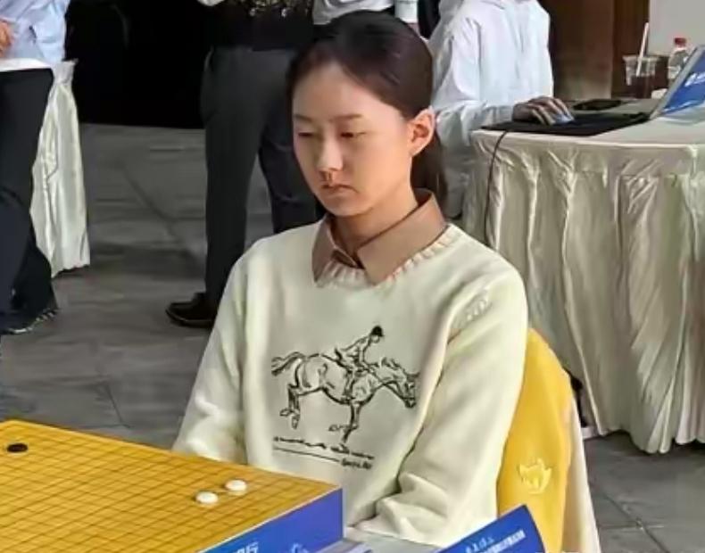 三星杯的仇吴清源杯报第8届吴清源杯世界女子围棋公开赛四强战，中国独苗周泓余