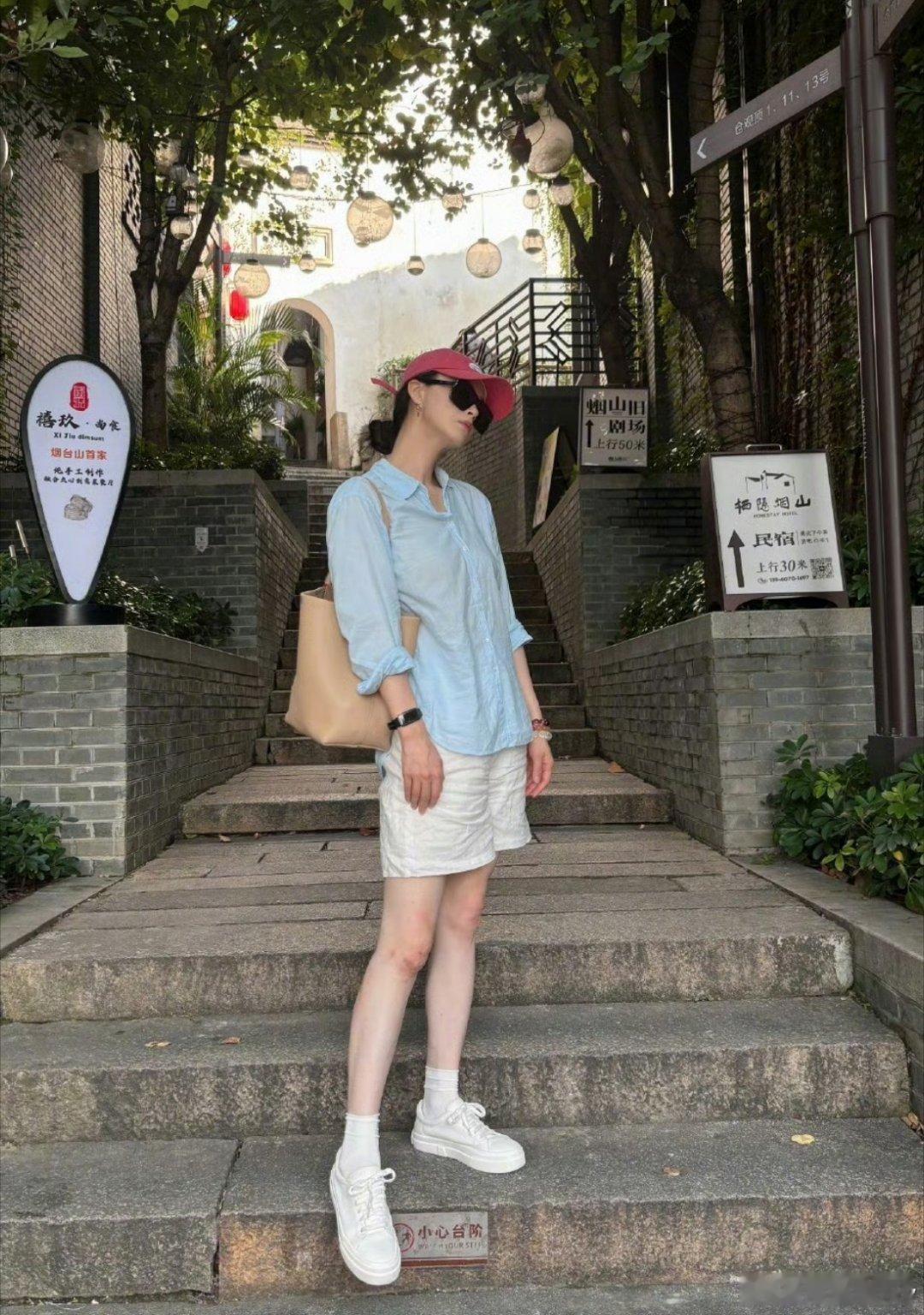 谁敢信蒋欣穿的是同一件衬衫瘦下来之后，华妃娘娘真的是凤仪万千了[思考]​​