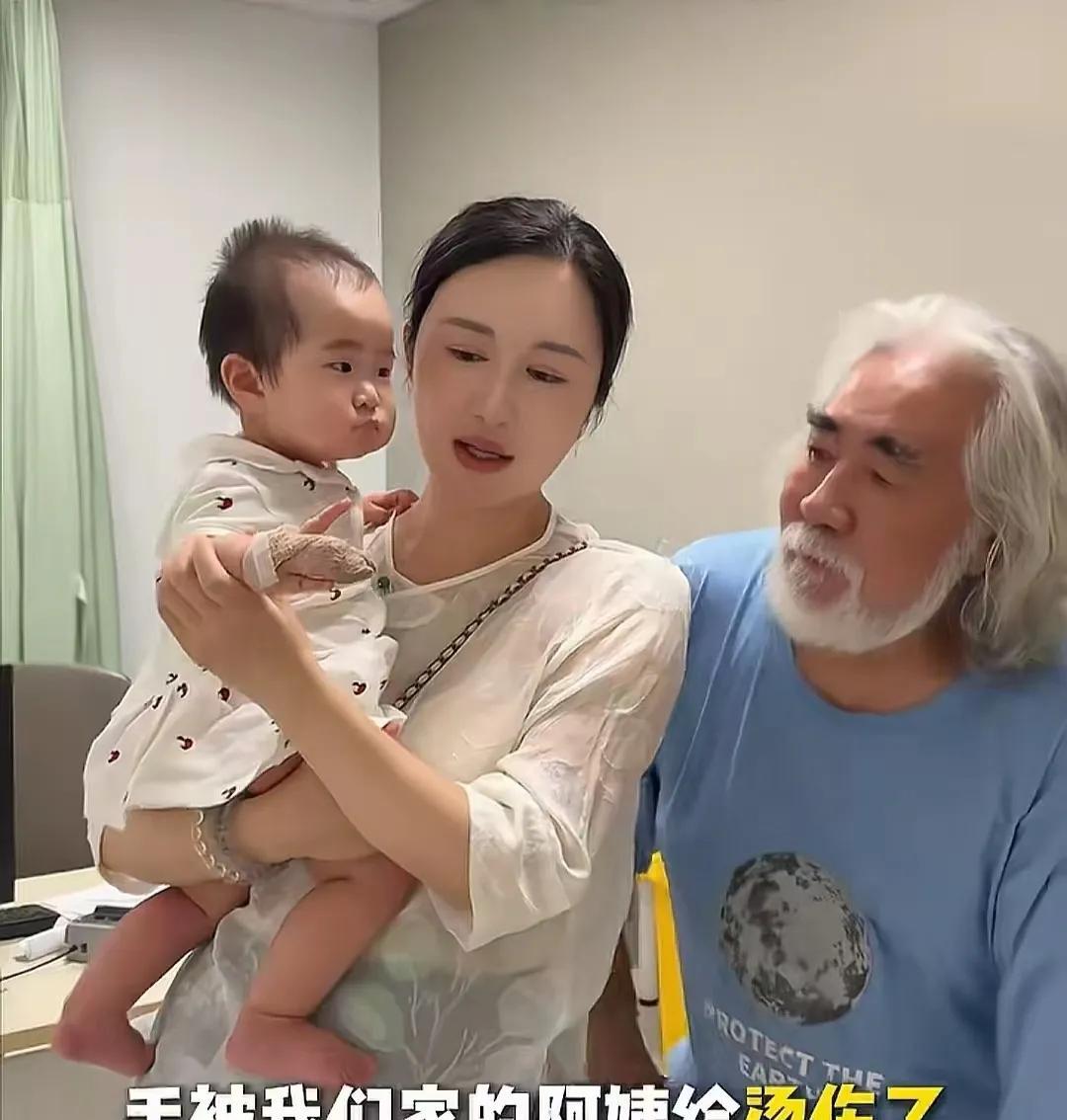 张纪中家保姆两大错误这个保姆太不负责任了，必须得辞退！人家父母不在家，把9个月