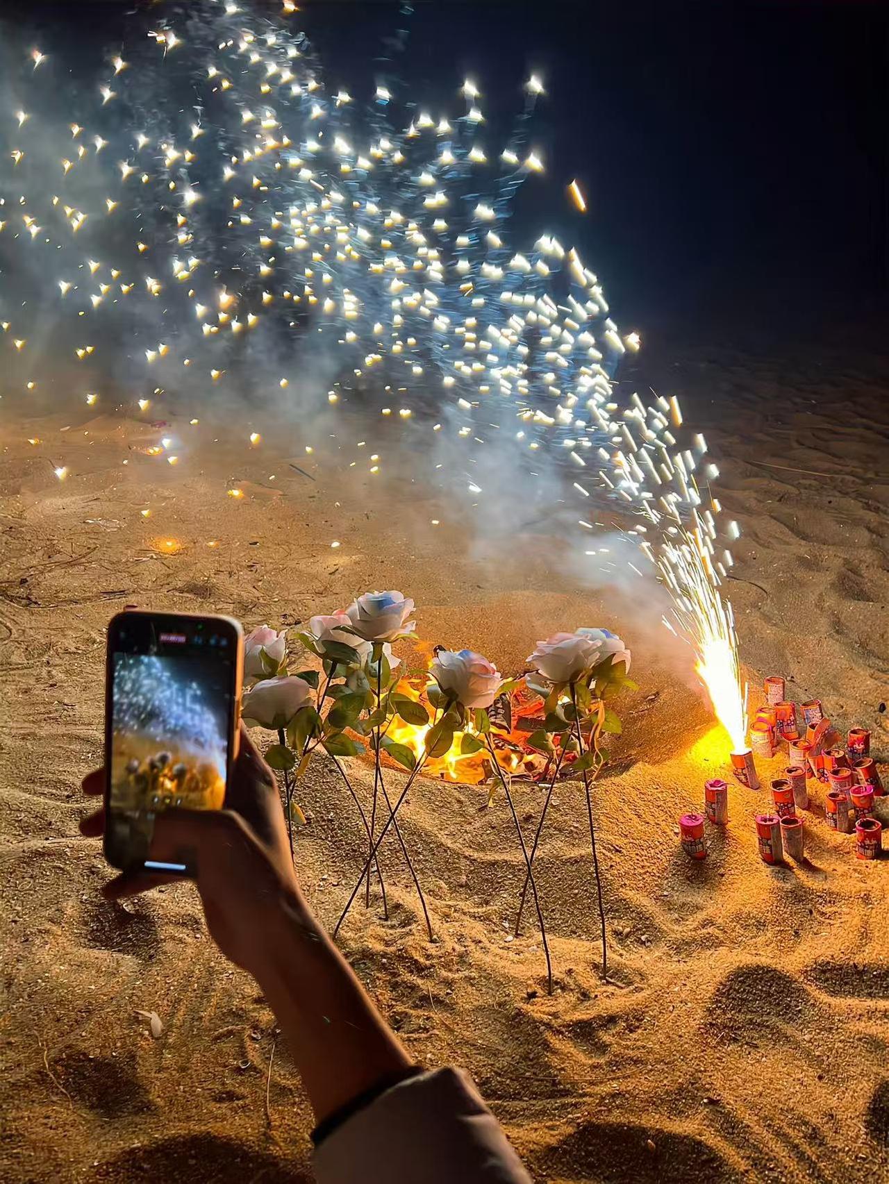 我53岁的闺蜜，还是想的太天真了。按理说这个年纪，早就该现实点，凑合找个伴搭