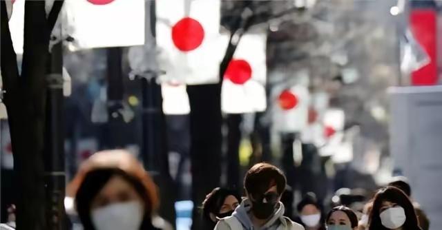 日媒报道中国五一假期，有人定好的航班却被取消。日本网友嘲讽道：只要中国人别来日本
