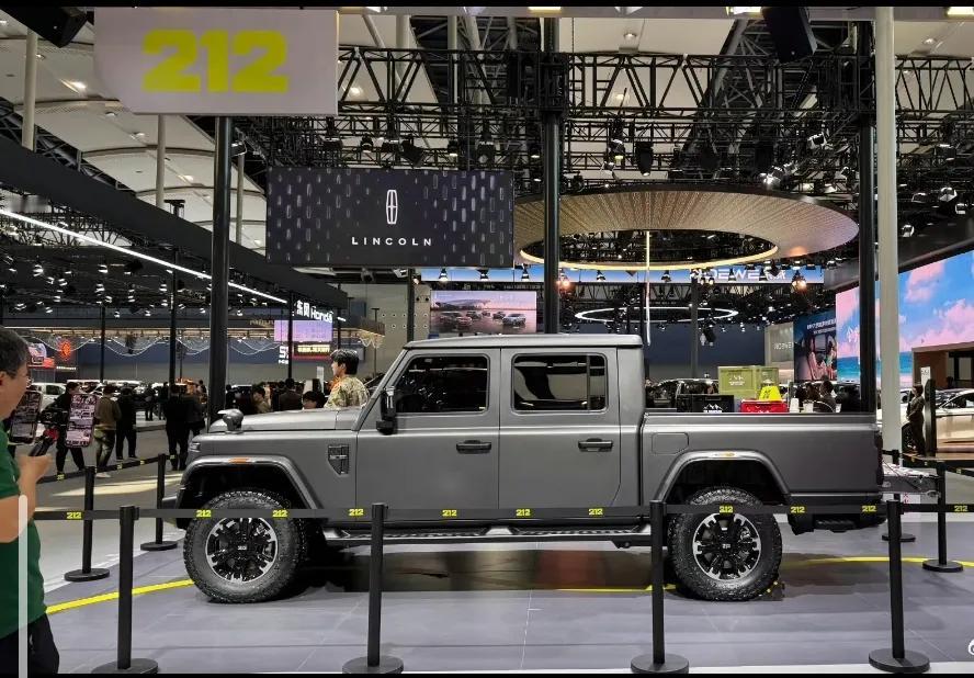 212真是不甘寂寞，动作比坦克还快，双门复古可拆卸车顶的越野车T10要上市了，可