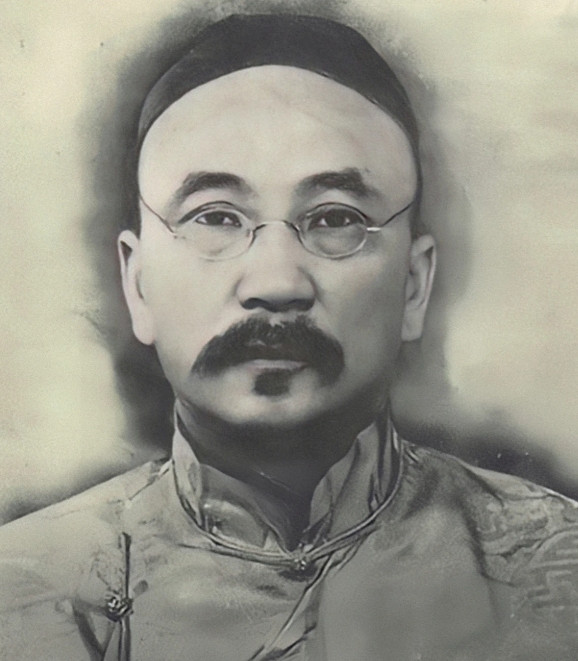 1942年，国民党河南专员韦孝儒被人绑架后活埋。蒋介石大怒，让战区长官蒋鼎文严查