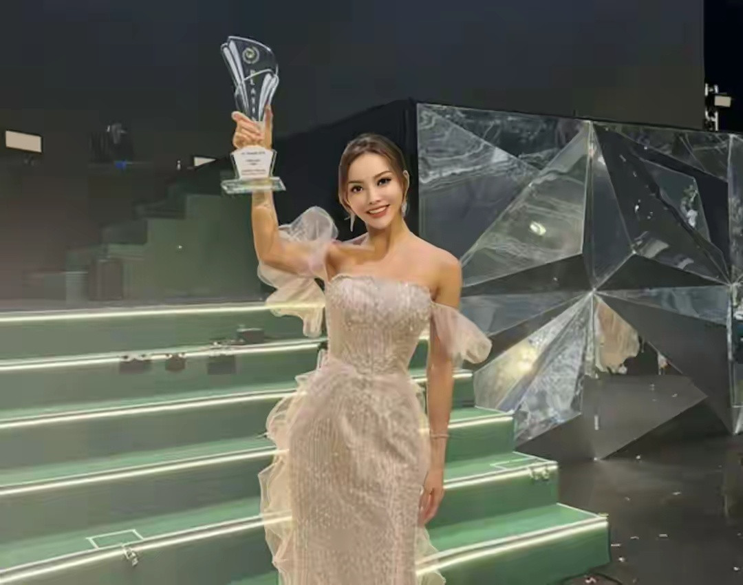 香港知名男星前妻整容成瘾，低调改名转运，卖保险年薪超500万