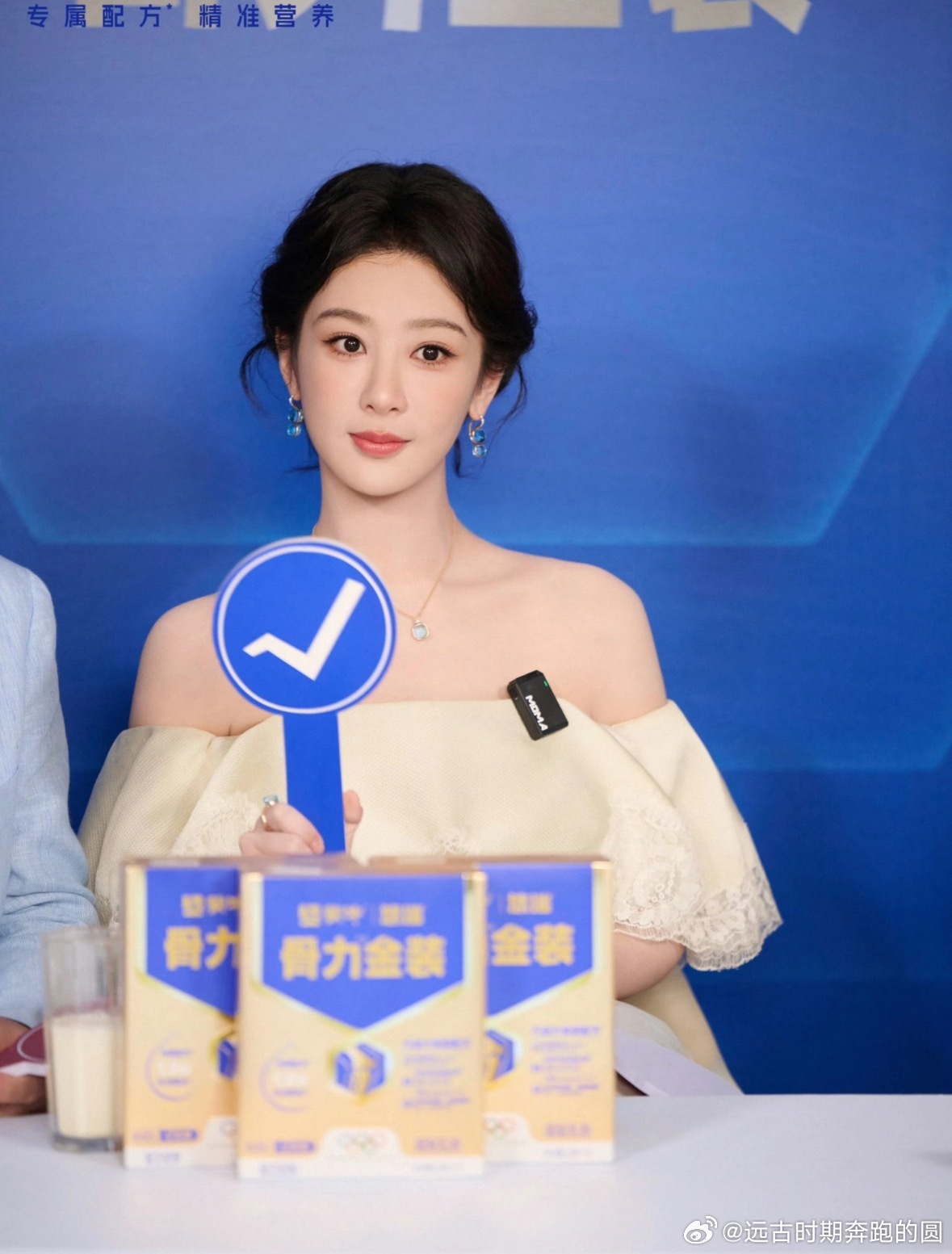 杨紫家有个行程群杨紫好乖乖啊，被她直播里提到的家庭行程群暖到了！工作忙，行程变动