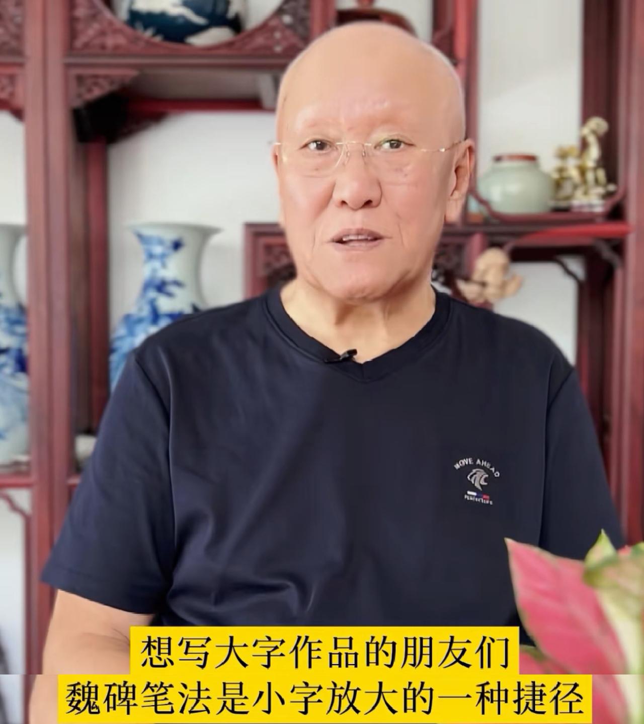 杨再春先生的书法独成一体，独具风韵，一些人的挑剔毫无见地，甚至是不懂书法的盲目自