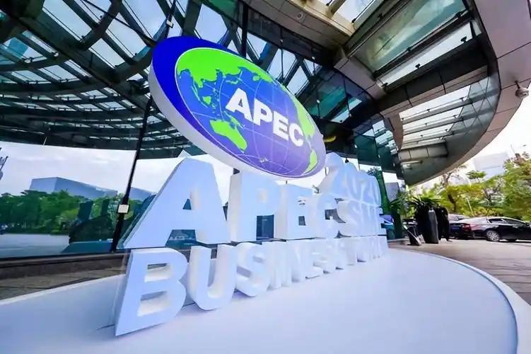 2027年的APEC峰会，越南定在了富国岛。这地方就在中南半岛尖端，盯着马六甲咽