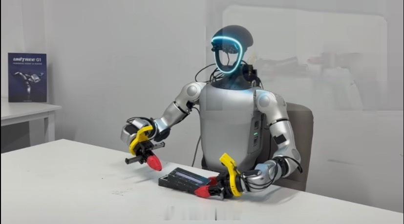 宇树科技开源UnifoLM-WMA-0。UnifoLM-WMA-0是宇树科技