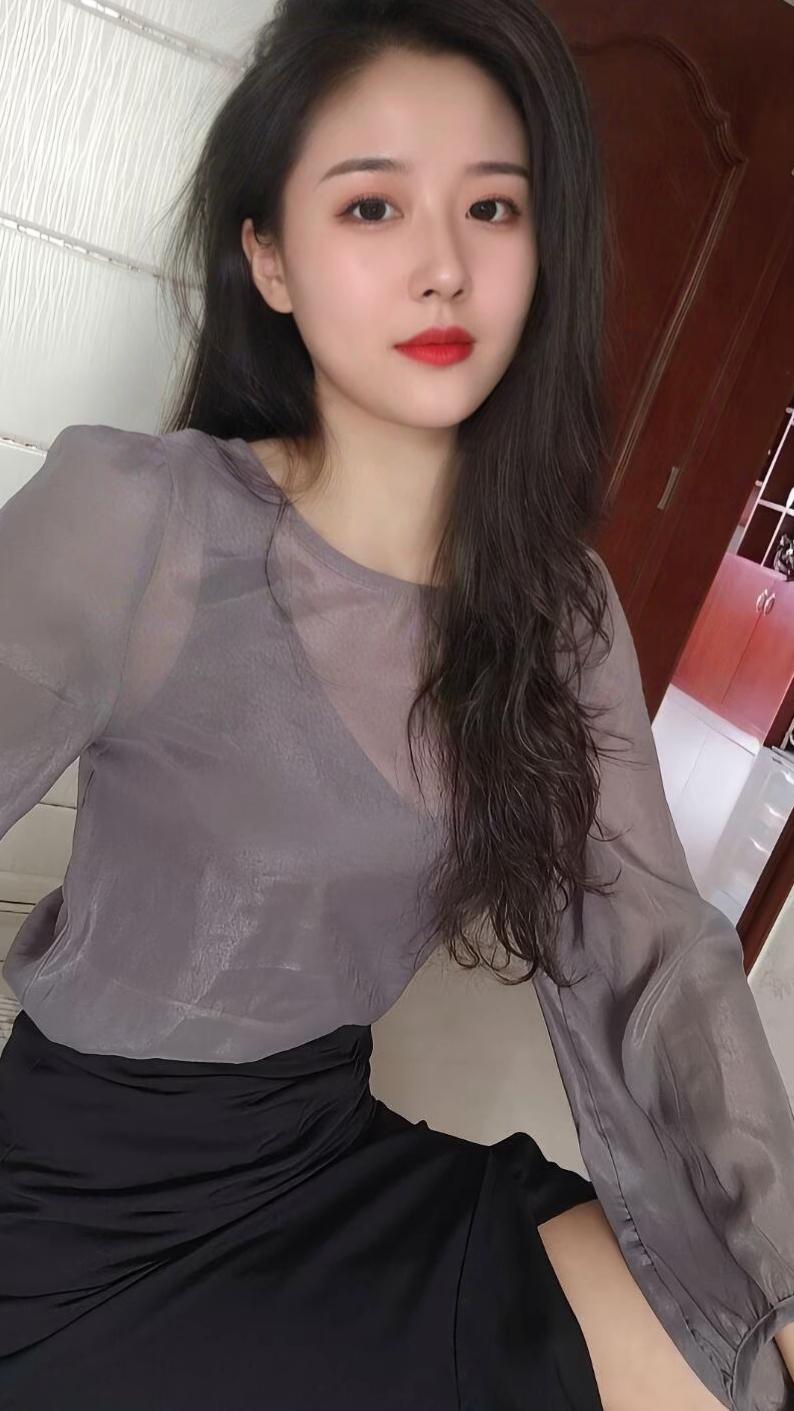 一个女人的德行，决定了一家人的风水。她不是山，却能托举根基；她不是水，却能润
