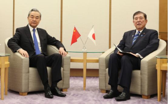 看来，石破茂这老小子是个明白人，难怪中日关系在他手中出现了缓和迹象。 最近日