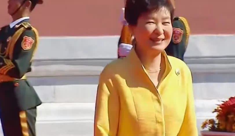 做人不厚道，他的结局也许会更惨！交朋友，最怕就是笑里藏刀！在2015年中国为纪念