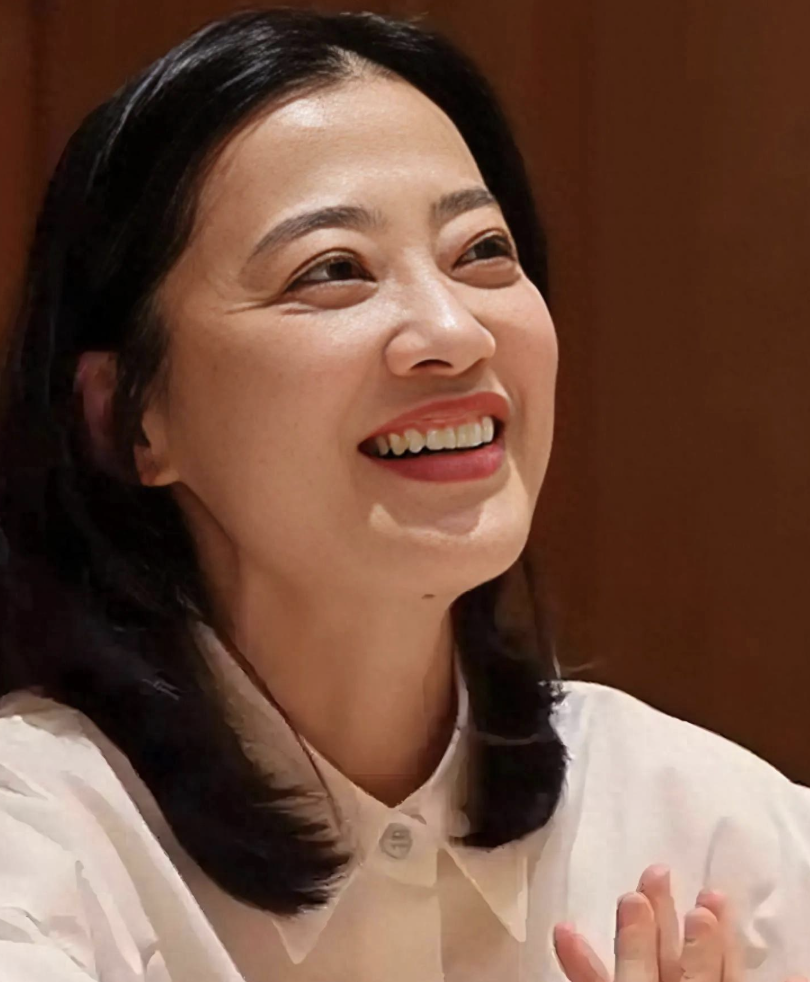 50岁梅婷生图热议:无滤镜下的真实与娱乐圈年龄焦虑