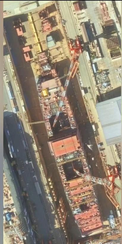 004核动力航母建造速度好快呀，出来后六代机应该可以上舰了​​​！期待20