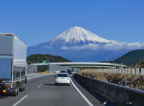 富士山要收登山费了：全路线同价统一4000日元/人3月17日，日本静冈县议会批