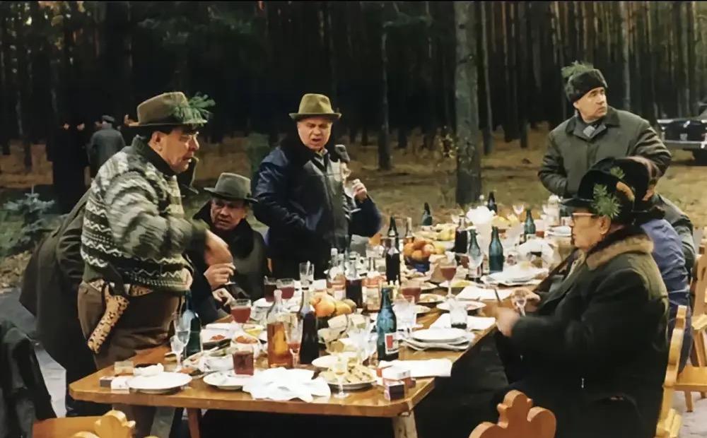 为什么苏联因为特权阶级毁灭，但是美国没有因为特权阶级灭亡？因为特权阶级只是苏