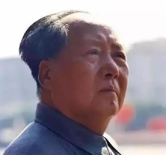 “谁敢说毛主席的坏话，谁就是我们老百姓的敌人”。这是刚才在评论区里边，一个网