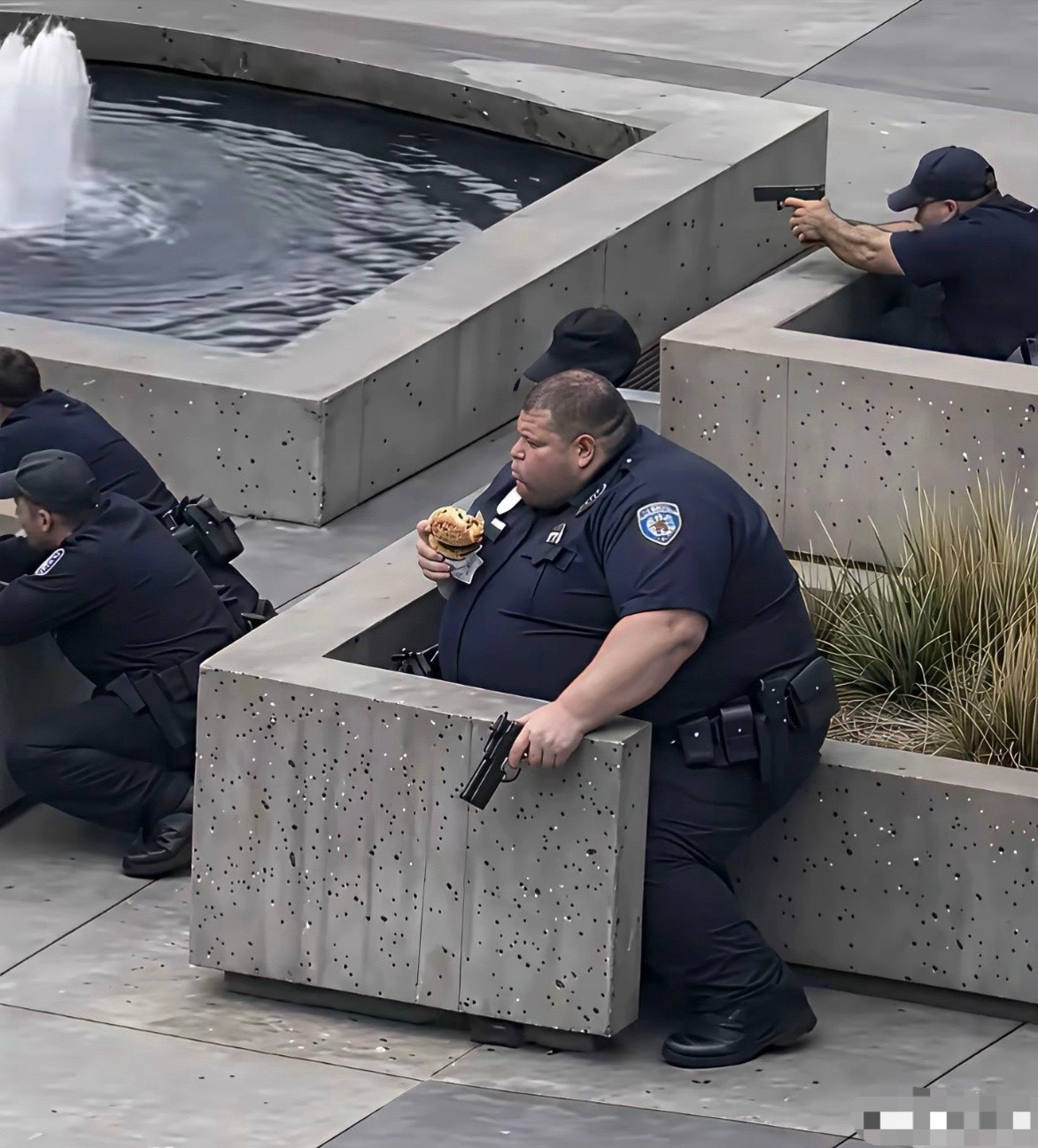 这么大的肚子卡进去了还能拔出来吗？