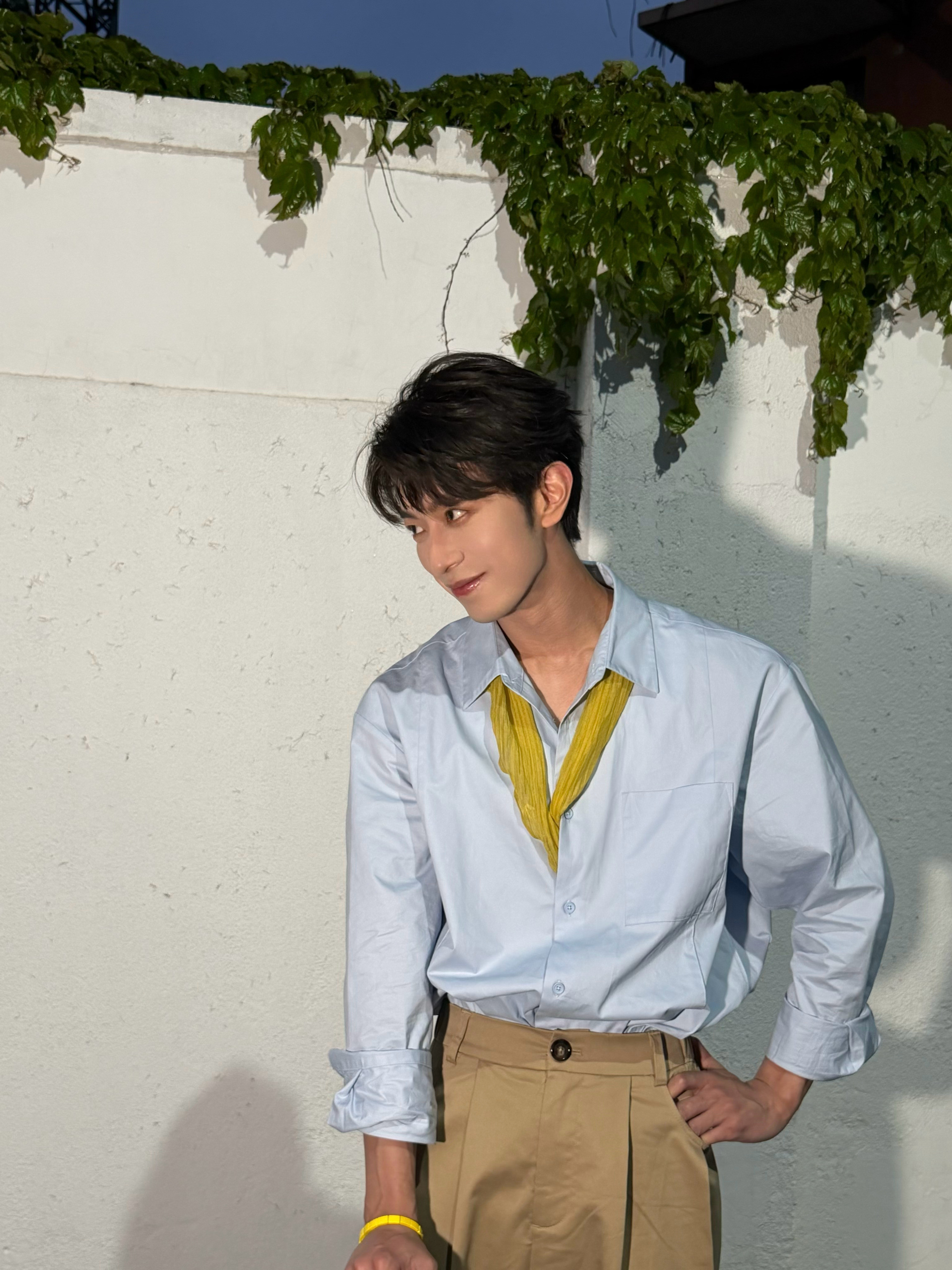 妈咪笑得怎么这么甜是不是老爸在说笑话！