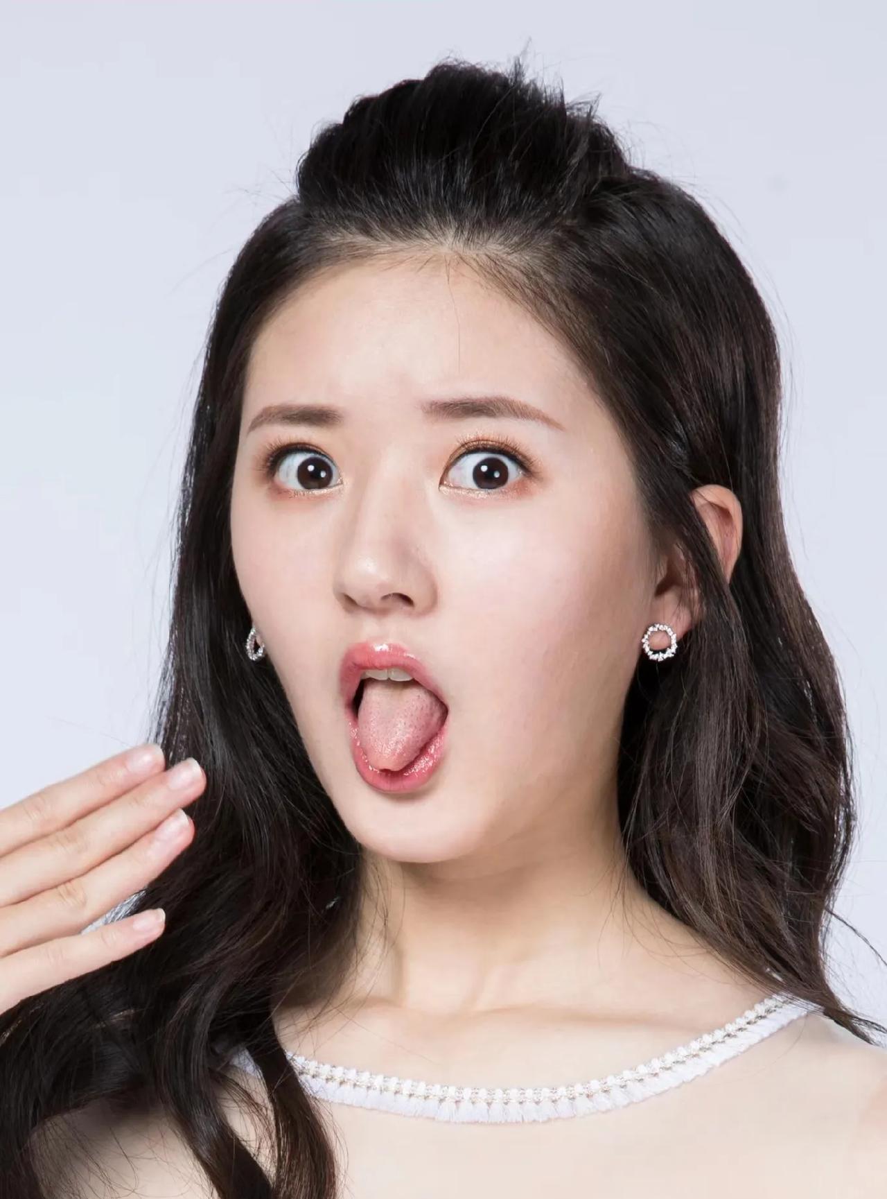 被早期赵露思可爱到了，虽然五官不如现在精致，身材也没现在好，但确实很俏皮很灵动。