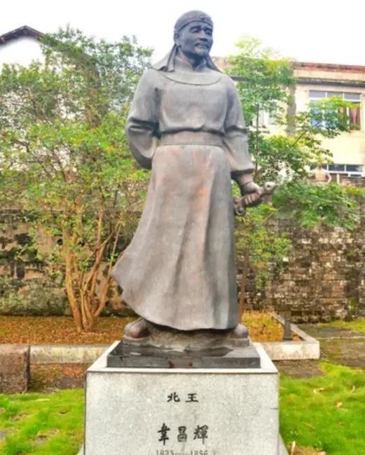 1856年11月，韦昌辉被五花大绑的押到洪秀全面前，洪秀全看都不看他一眼，愤恨的