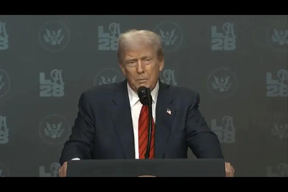 🚨🇺🇸特朗普：昨晚有人被打了，我们可能不得不将华盛顿特区联邦化“顺便说