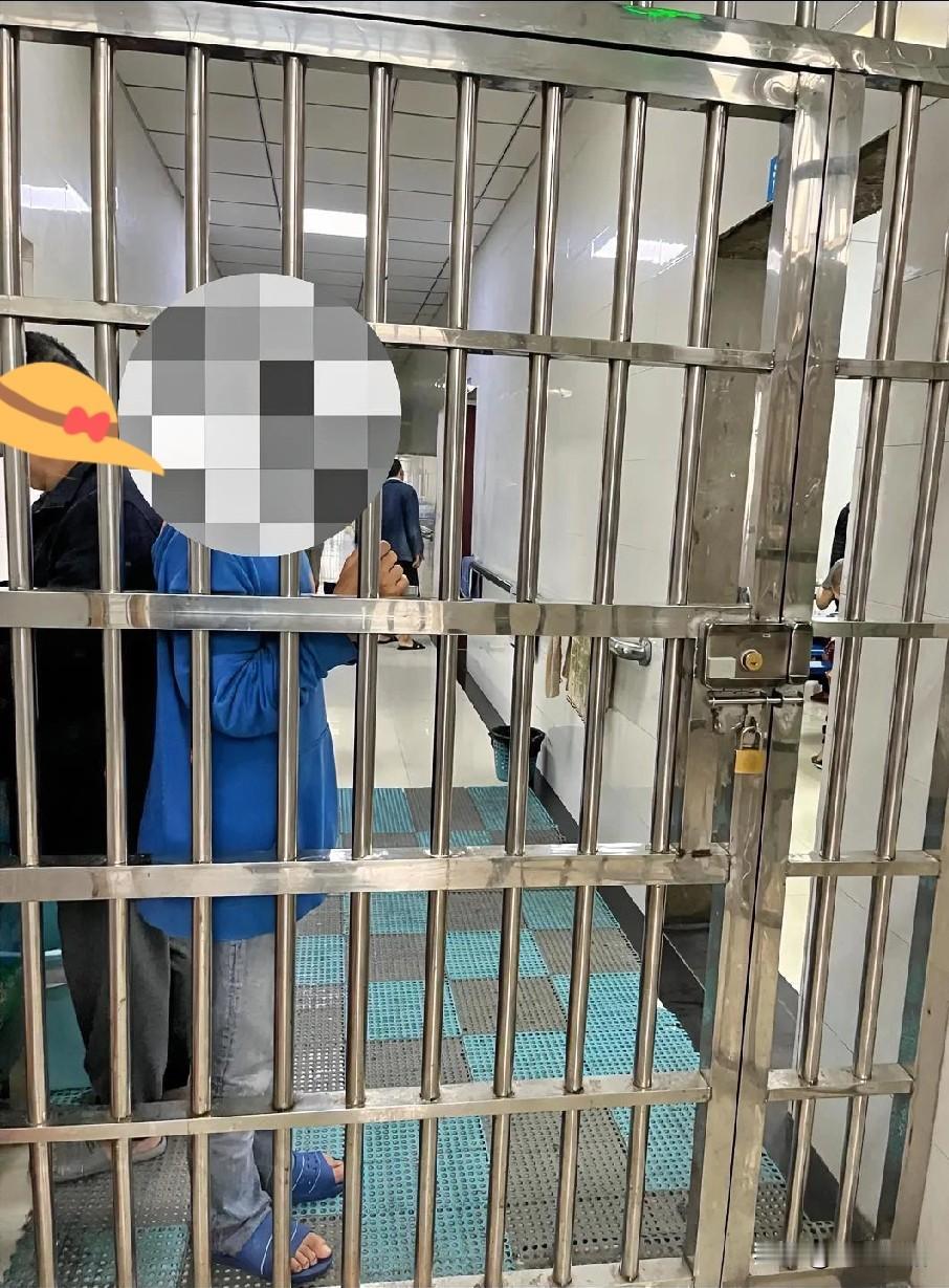 真是太不要脸了！当年我表弟和他老婆相亲见第一面就睡一起了。一个月之后女的就说怀孕