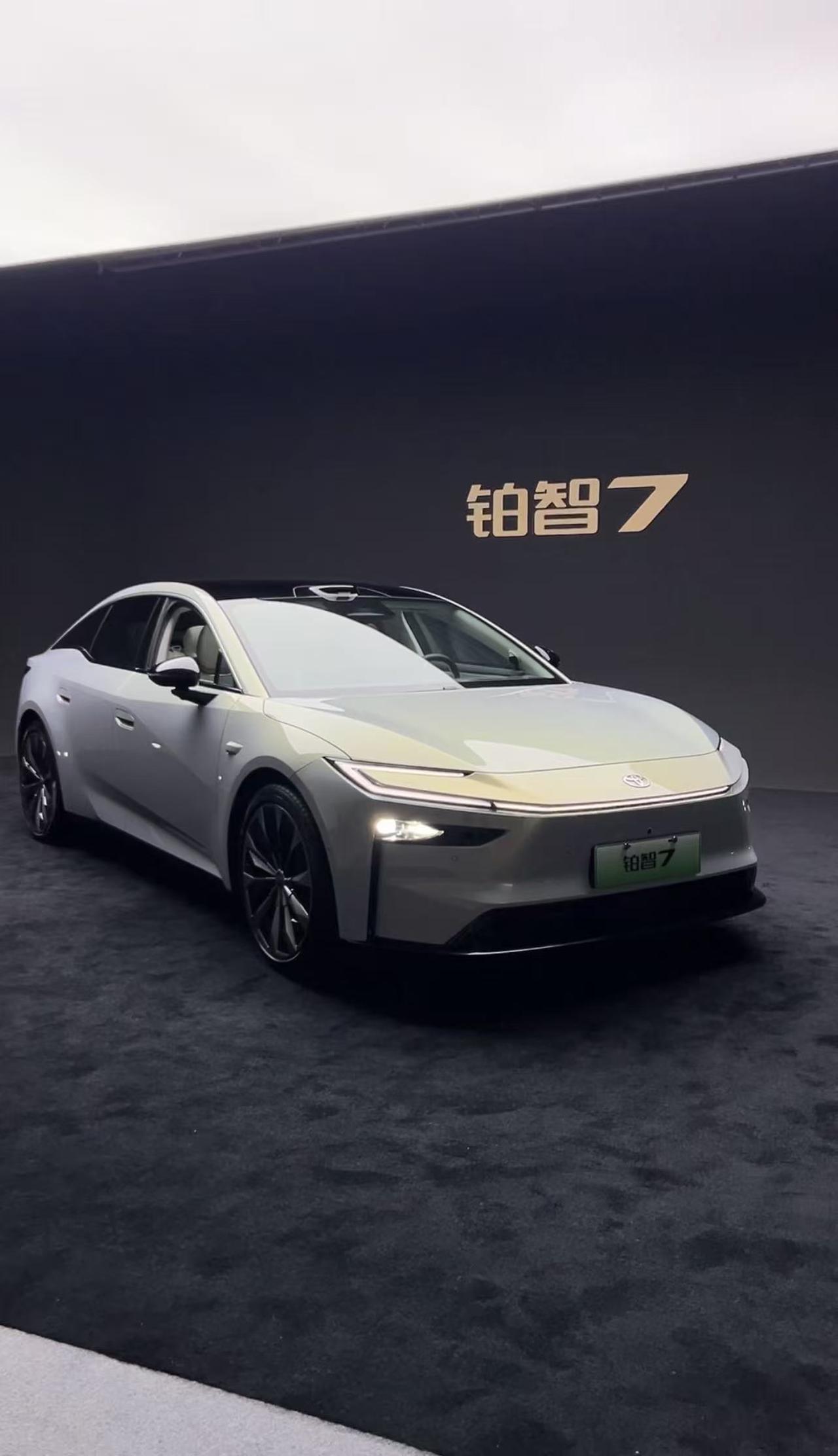 广汽丰田铂智7明天公布预售，据说18万起？好久没有这么想买一台车的冲动了！[抓