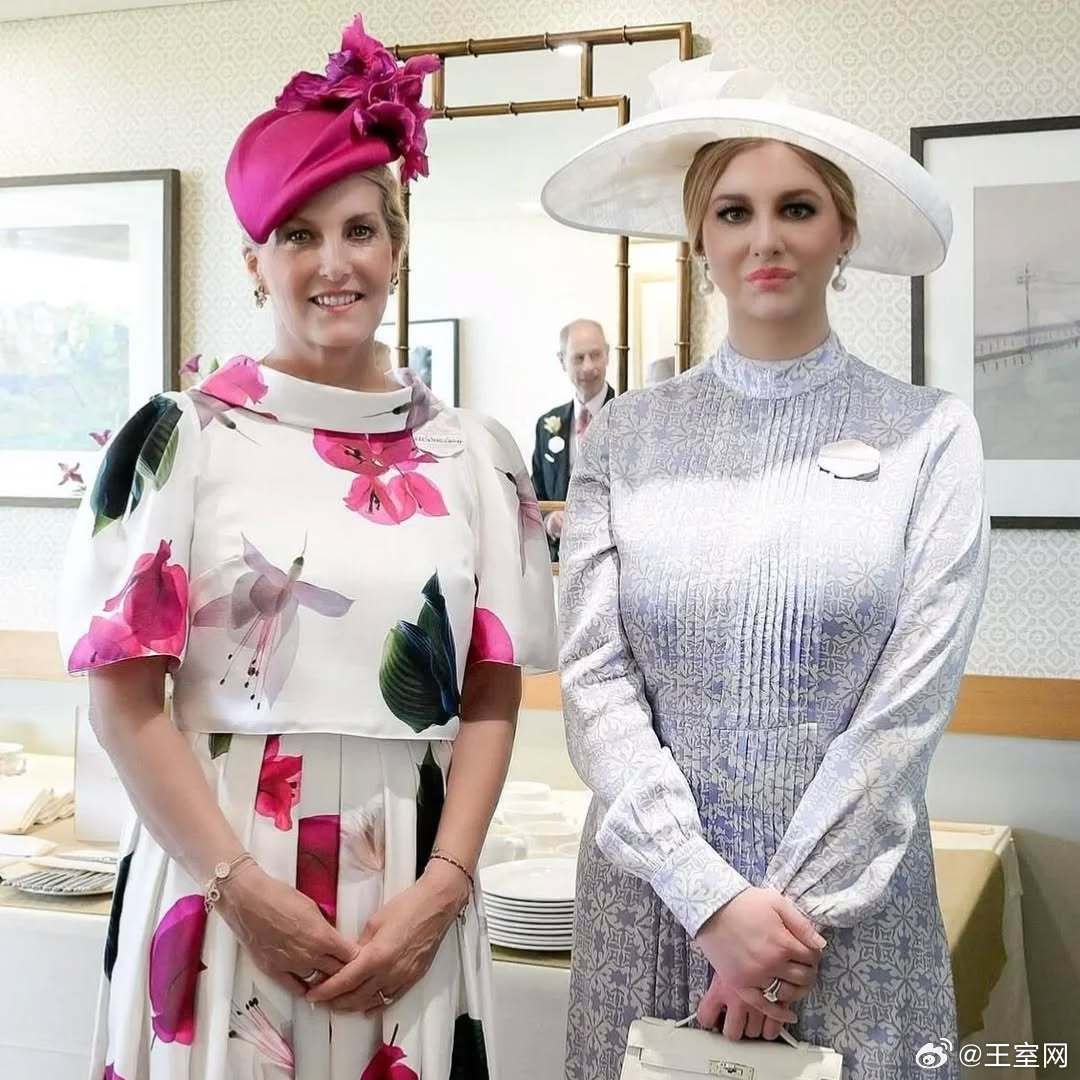马来西亚王室🇲🇾6月18日，吉兰丹州王后戴安娜出席英国皇家爱斯科赛马会第二