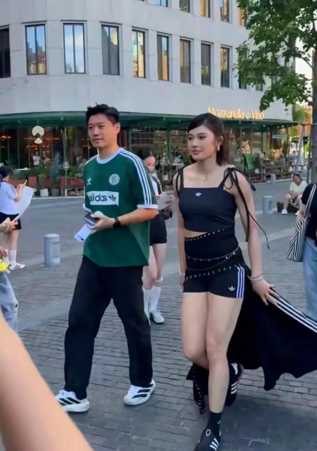 偶遇吴艳妮！阿迪活动现场被她狠狠拿捏救命！刚逛街偶遇吴艳妮参加阿迪达斯活动
