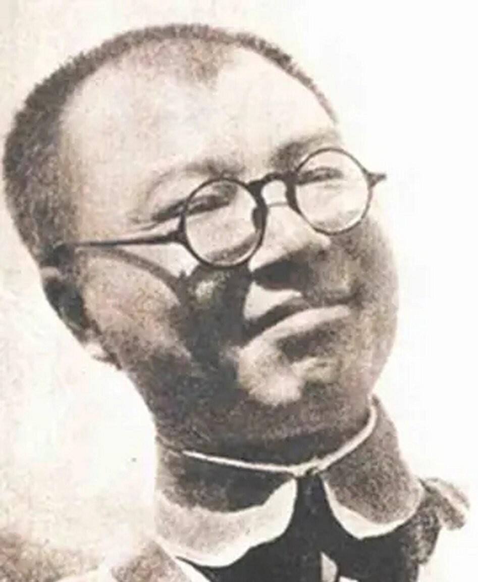 1944年，汪伪上将叶蓬去仰光战俘营，劝降孙立人的副手齐学启，齐学启大骂说：“你