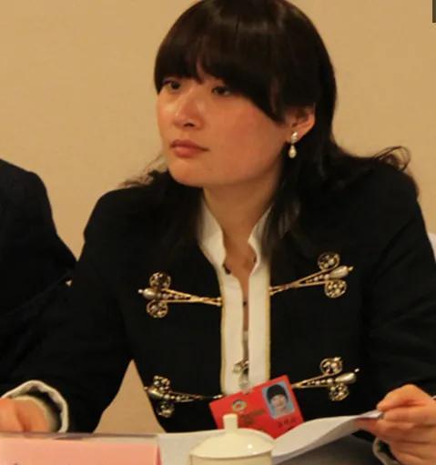 宗馥莉这事做的有点不妥！宗老在世时候，三房妻子相安无事。也都没离婚，也都有孩子