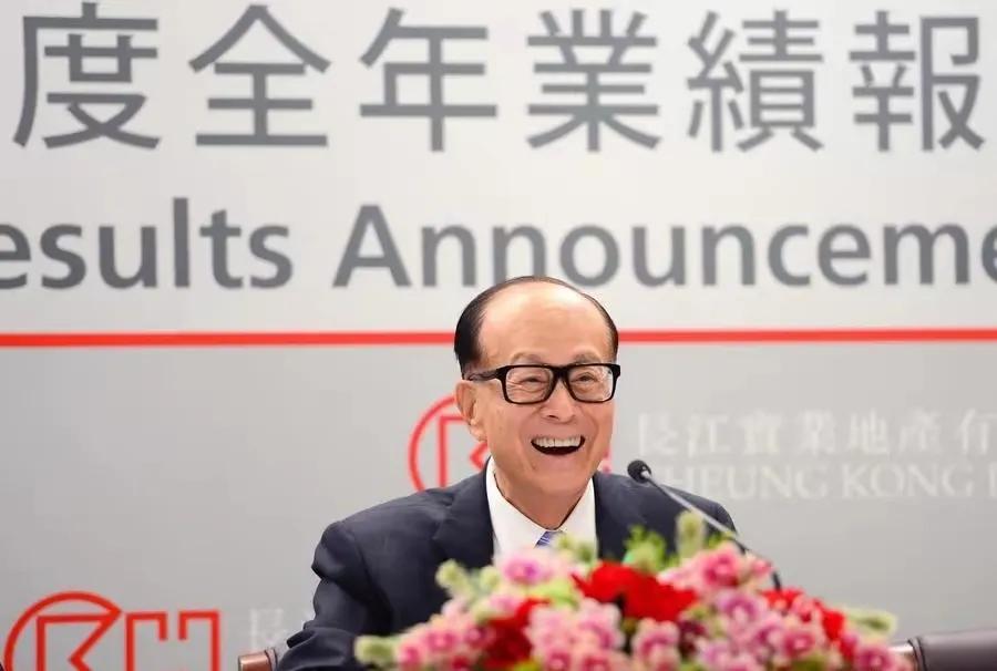 “卖给大陆资本！李嘉诚松口了”——7月28日一早，这句话刷屏华人世界。 前一