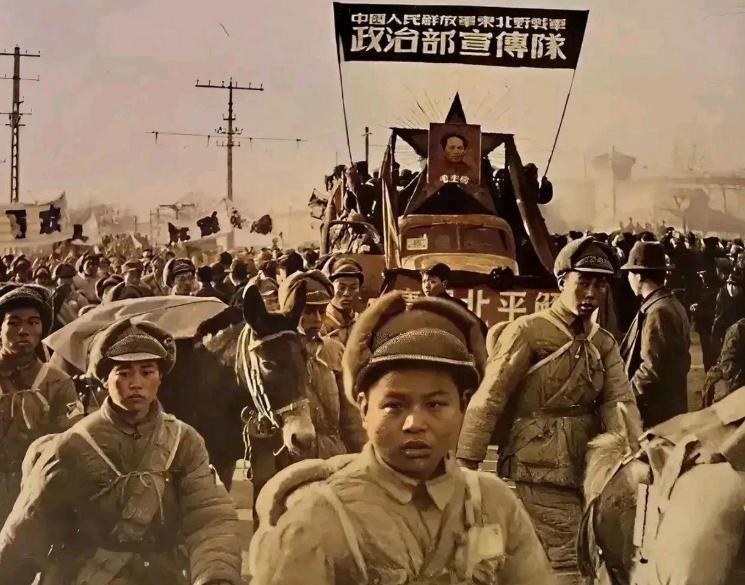 1954年夏天，宁波。空五军作战参谋结婚了，新娘是他在火车上认识的，自称是小学老